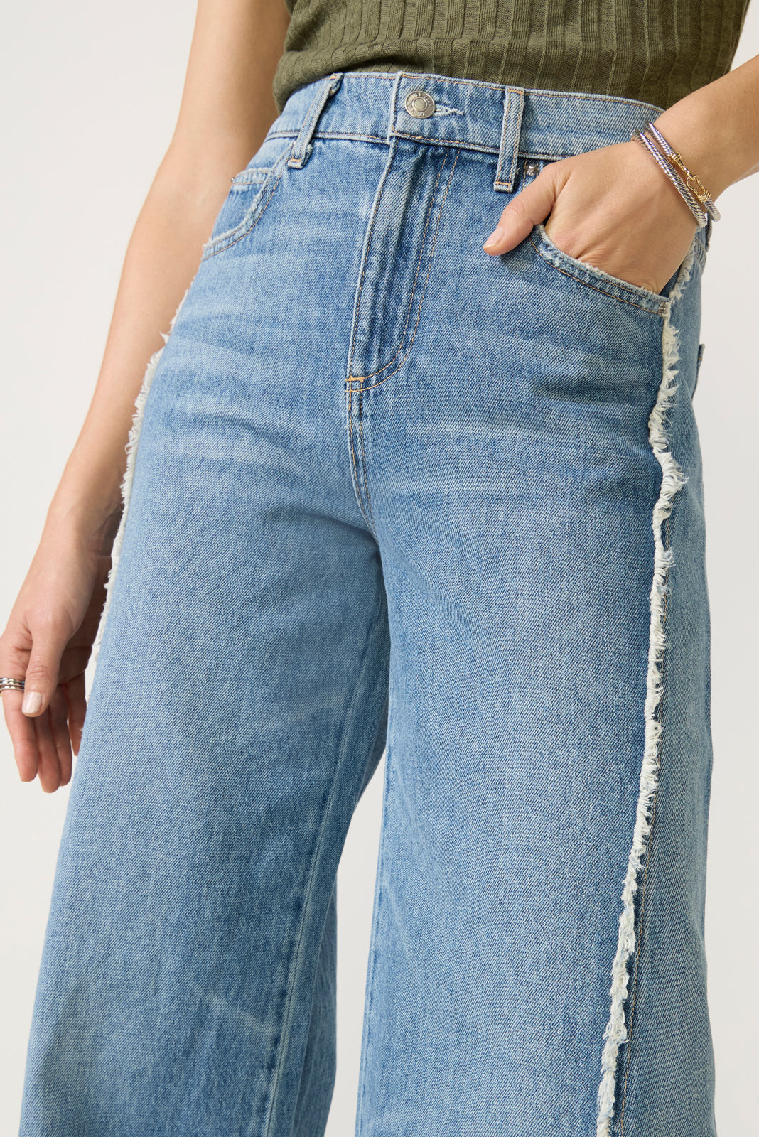 Joss Wide Leg Fray Outseam