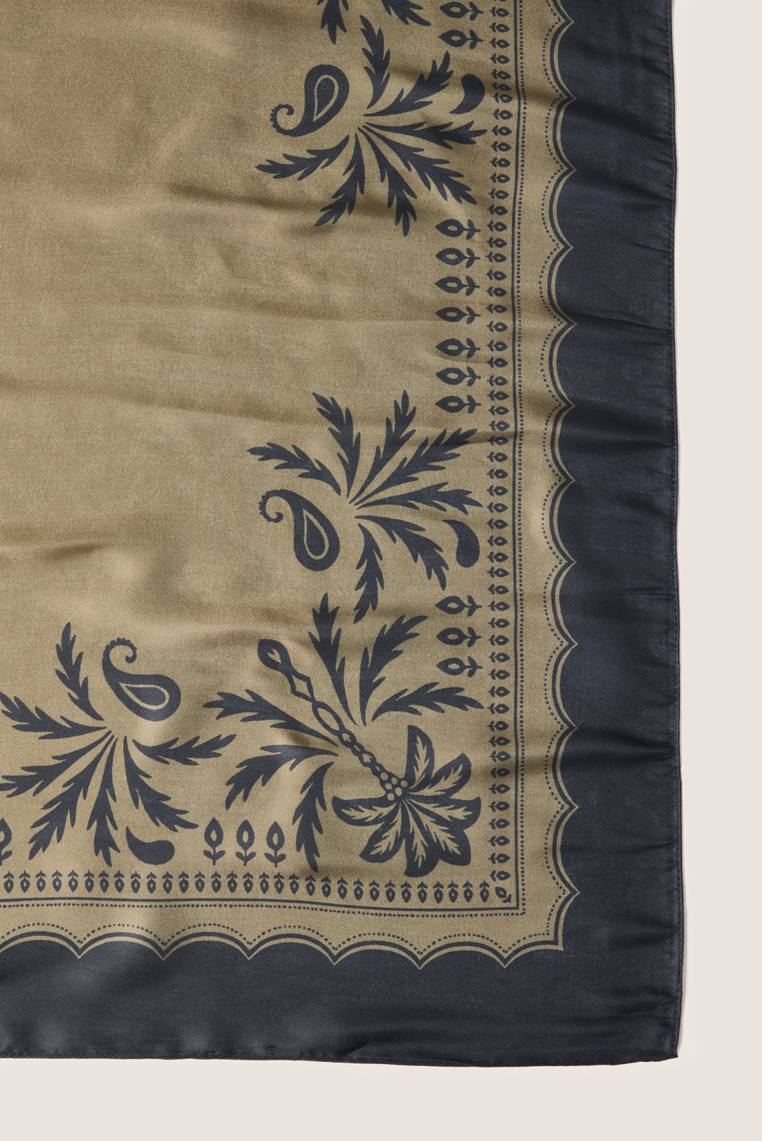 Isla Palm Border Bandana