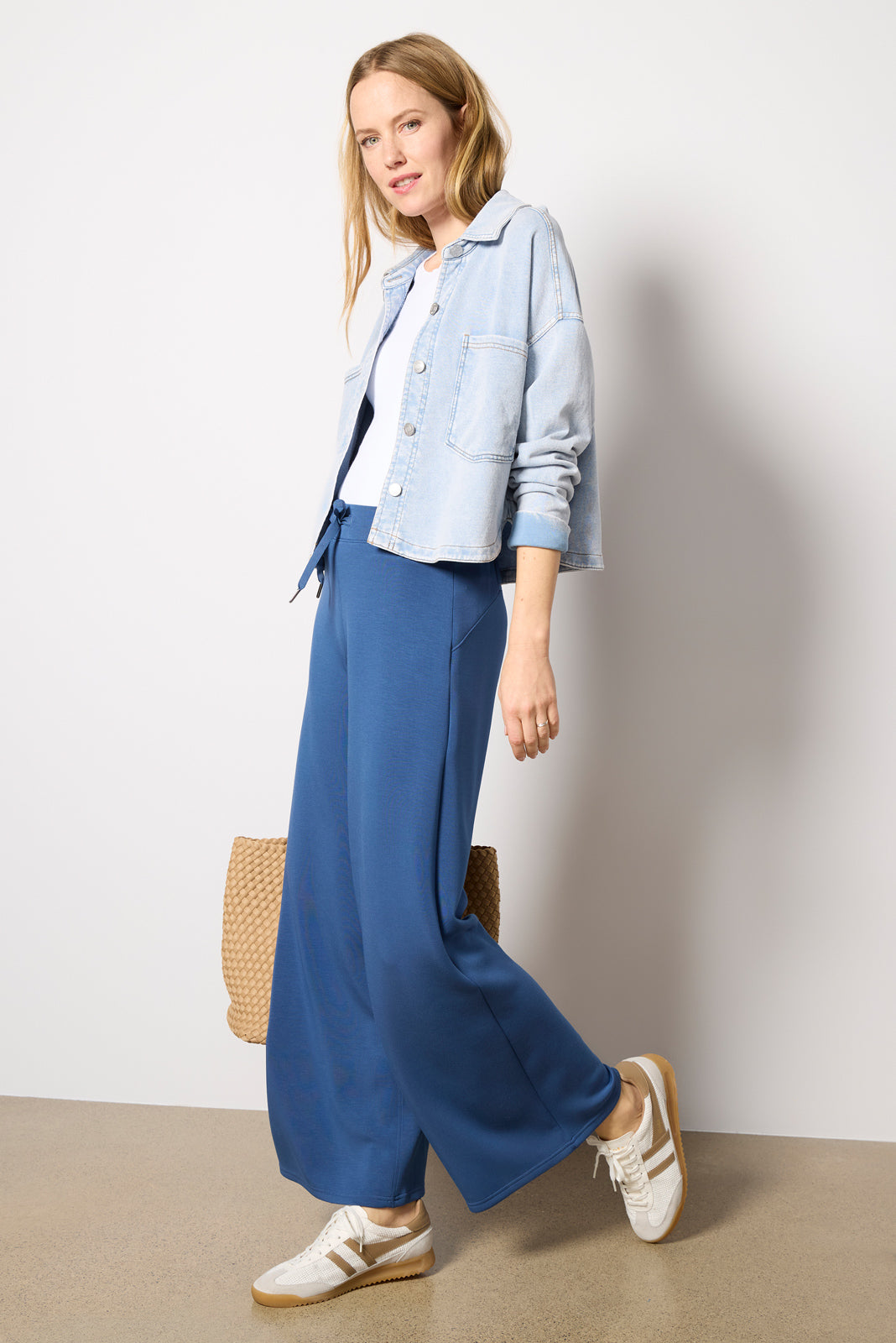 AirEssentials Wide Leg