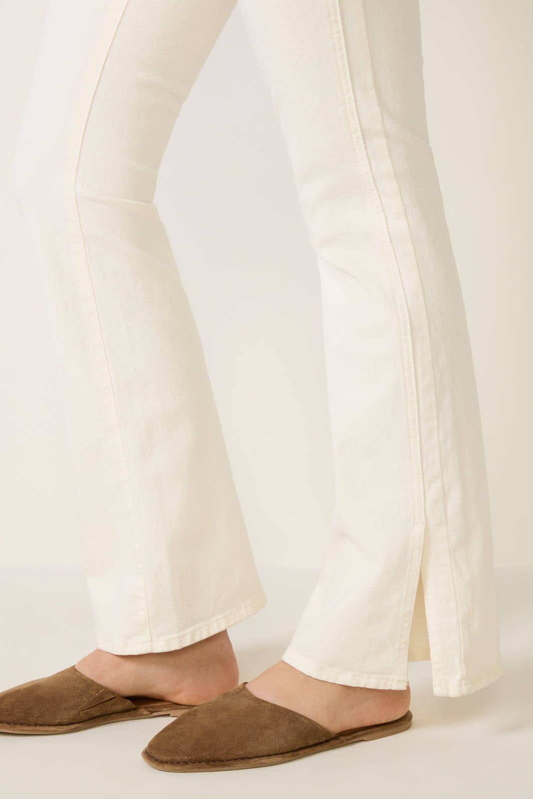 Laurel Canyon 32` W/ Forward Panel