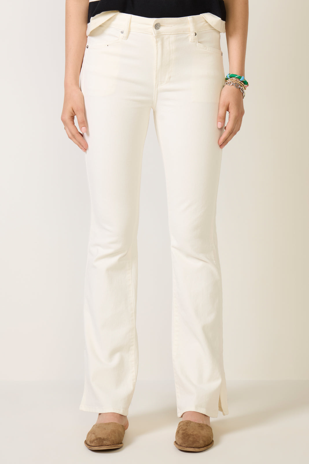 Laurel Canyon 32` W/ Forward Panel