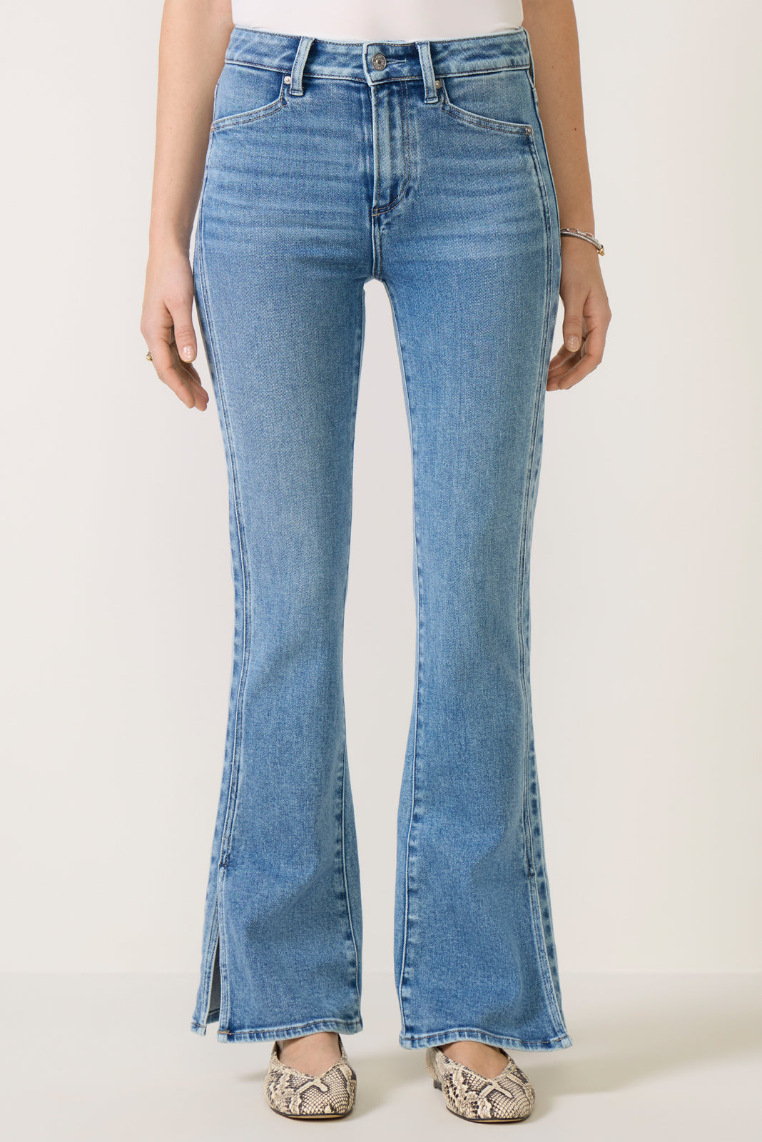 Laurel Canyon 32` W/ Forward Panel