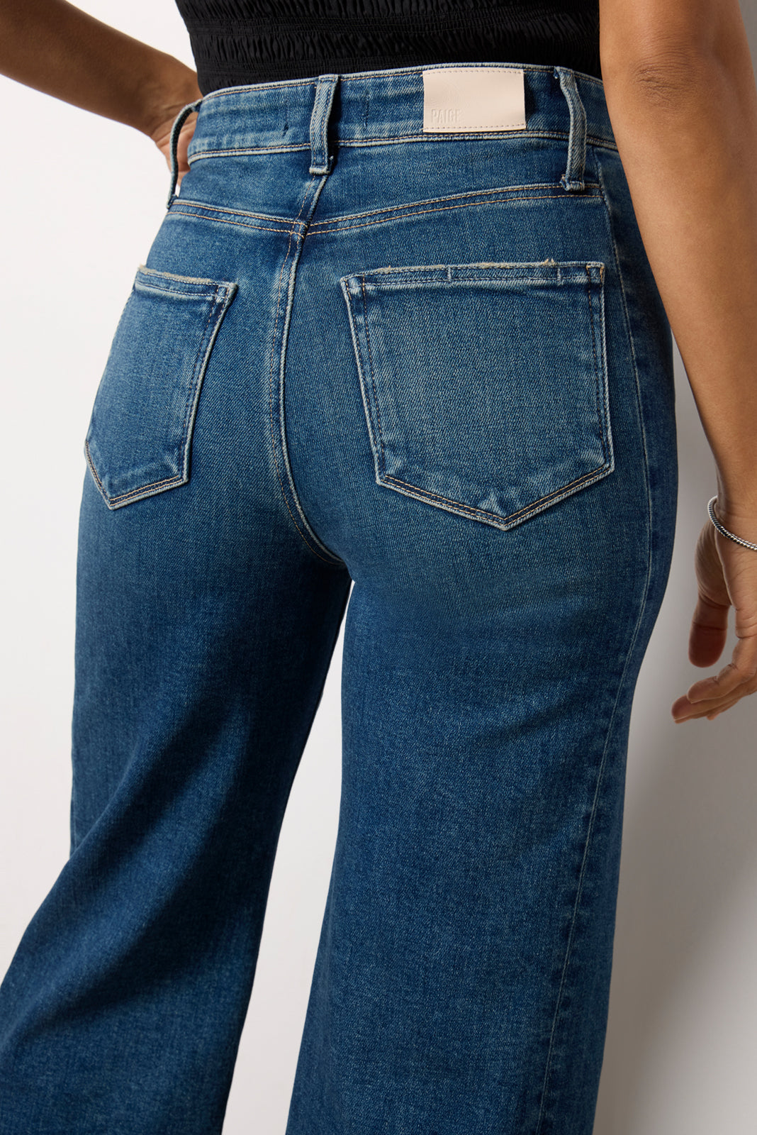 Anessa 31` W/ Side Seam Inset