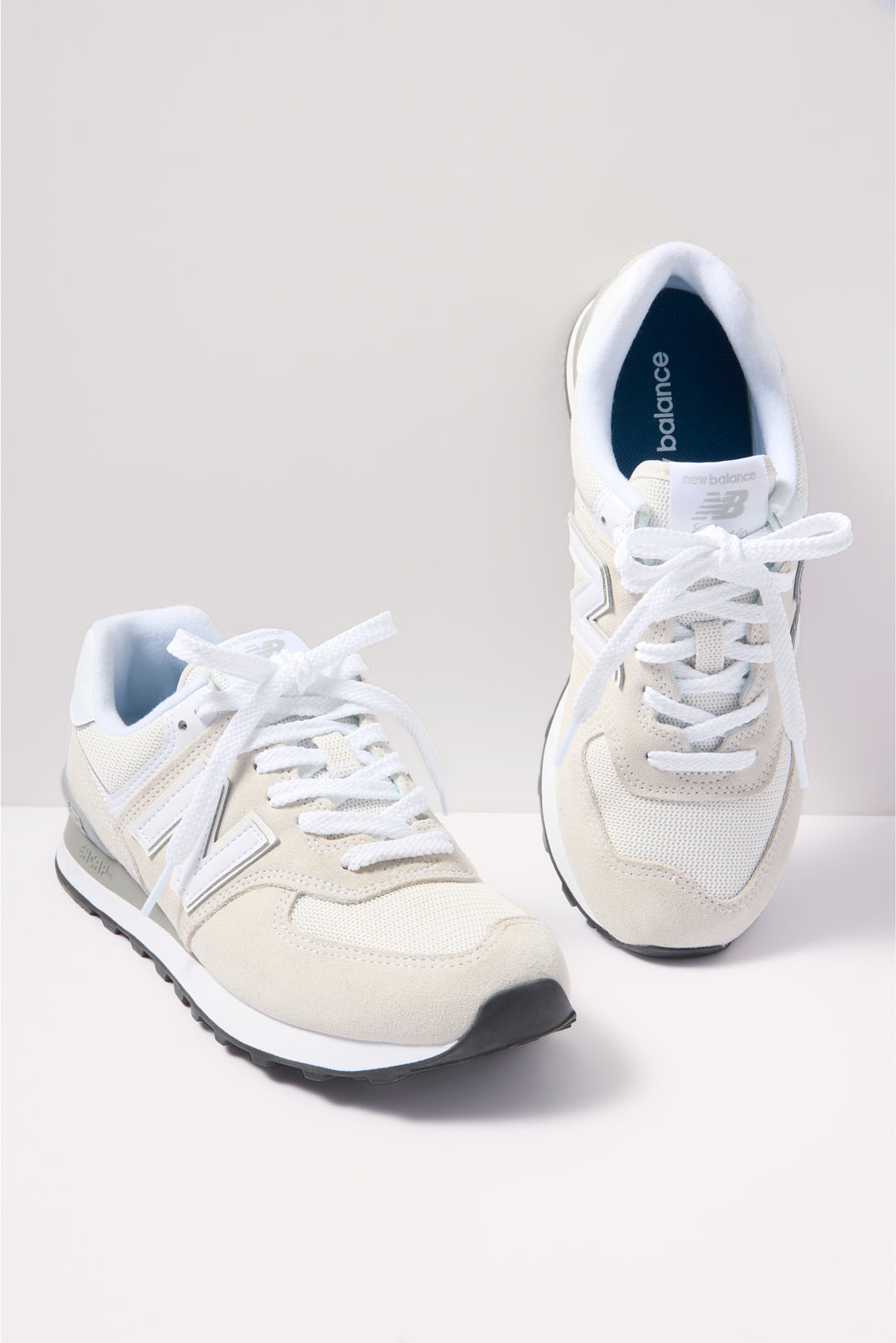 New balance 574 classic all white hotsell