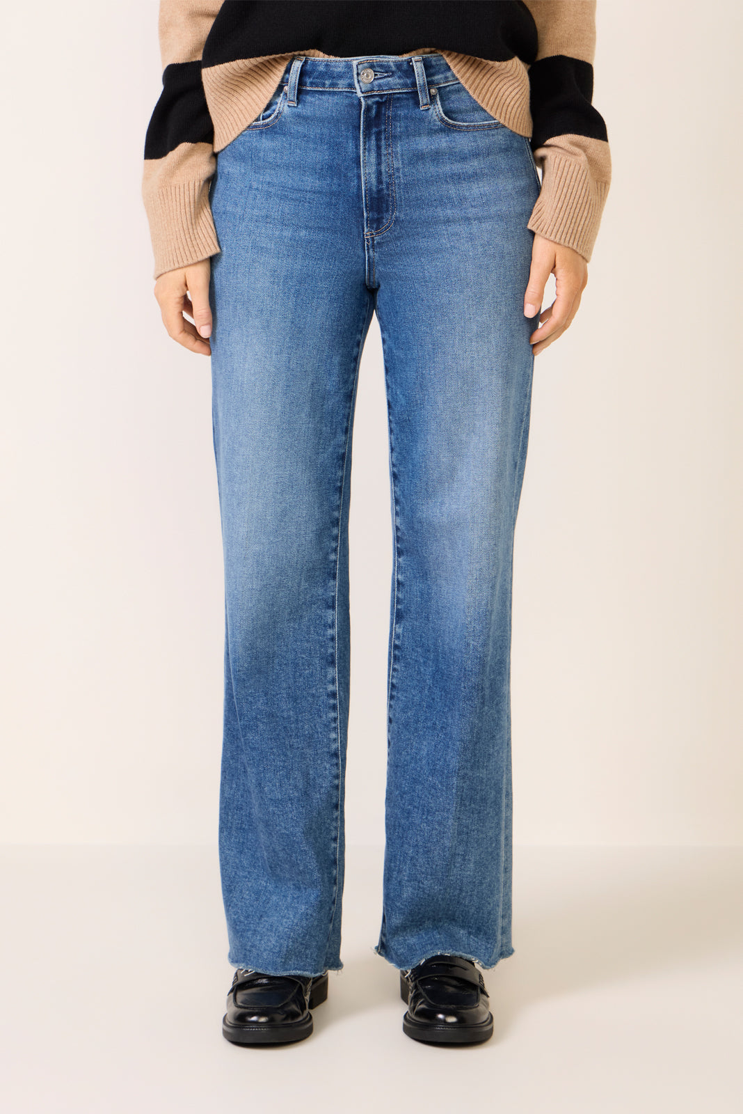 Anessa 31` w Raw Hem Wide Leg Jean