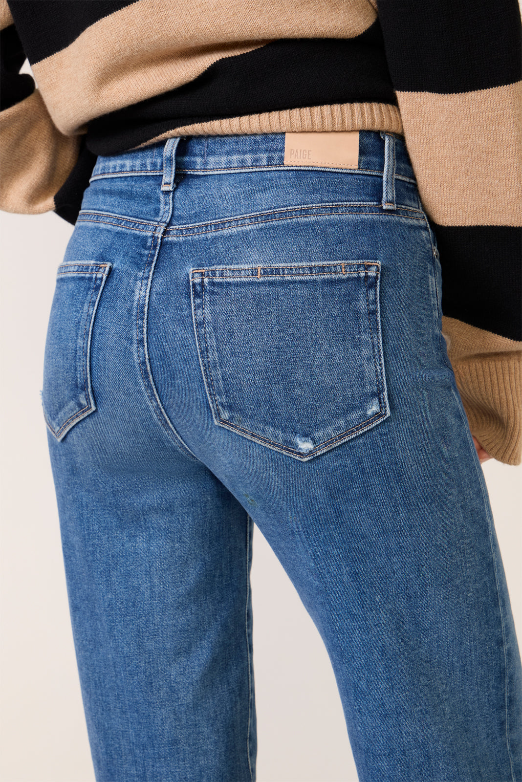 Anessa 31` w Raw Hem Wide Leg Jean