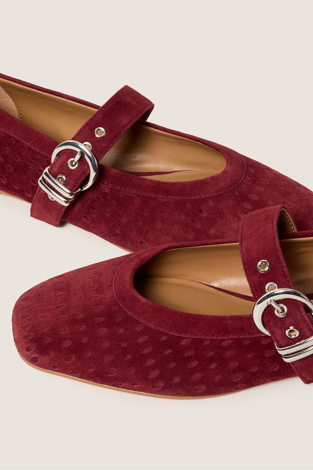 Mikela Flat
