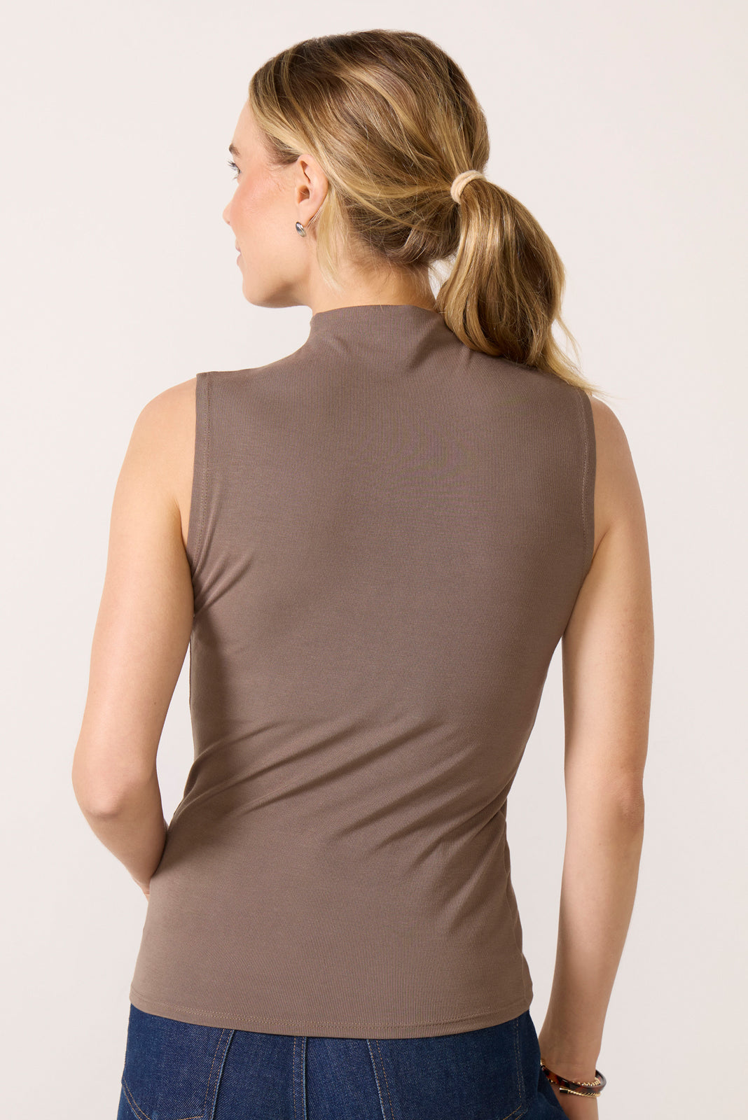 Lira Sleeveless Mockneck