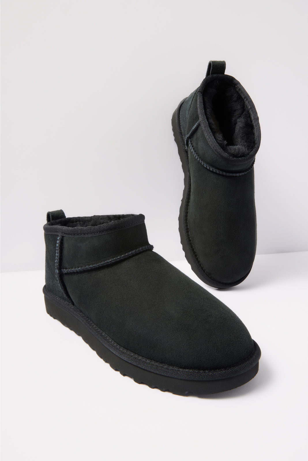UGG CLASSIC ULTRA MINI 23cm black 新品 1137391-BLK_1.png?_s=RAABAB0