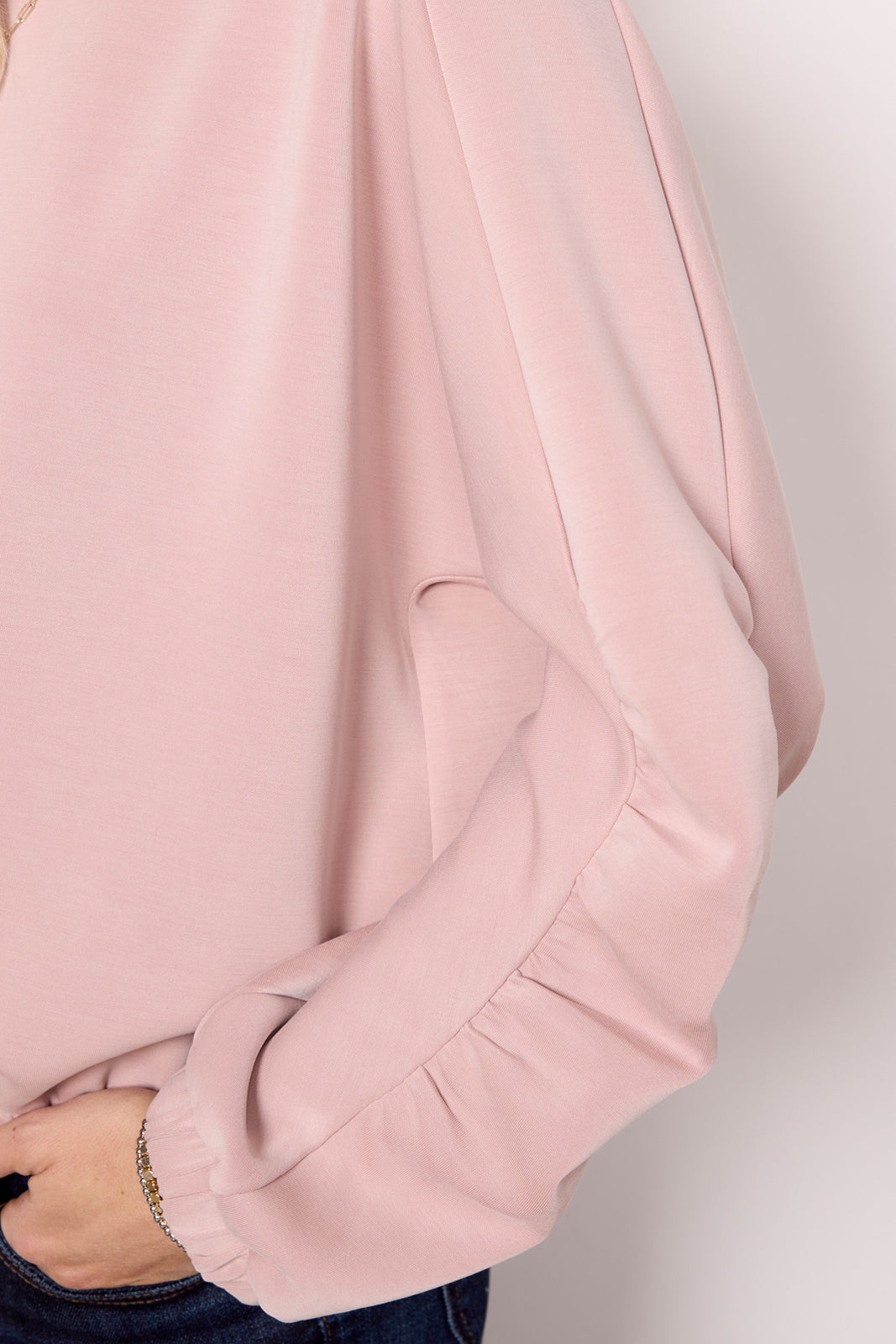 Mariana Sleek Pullover