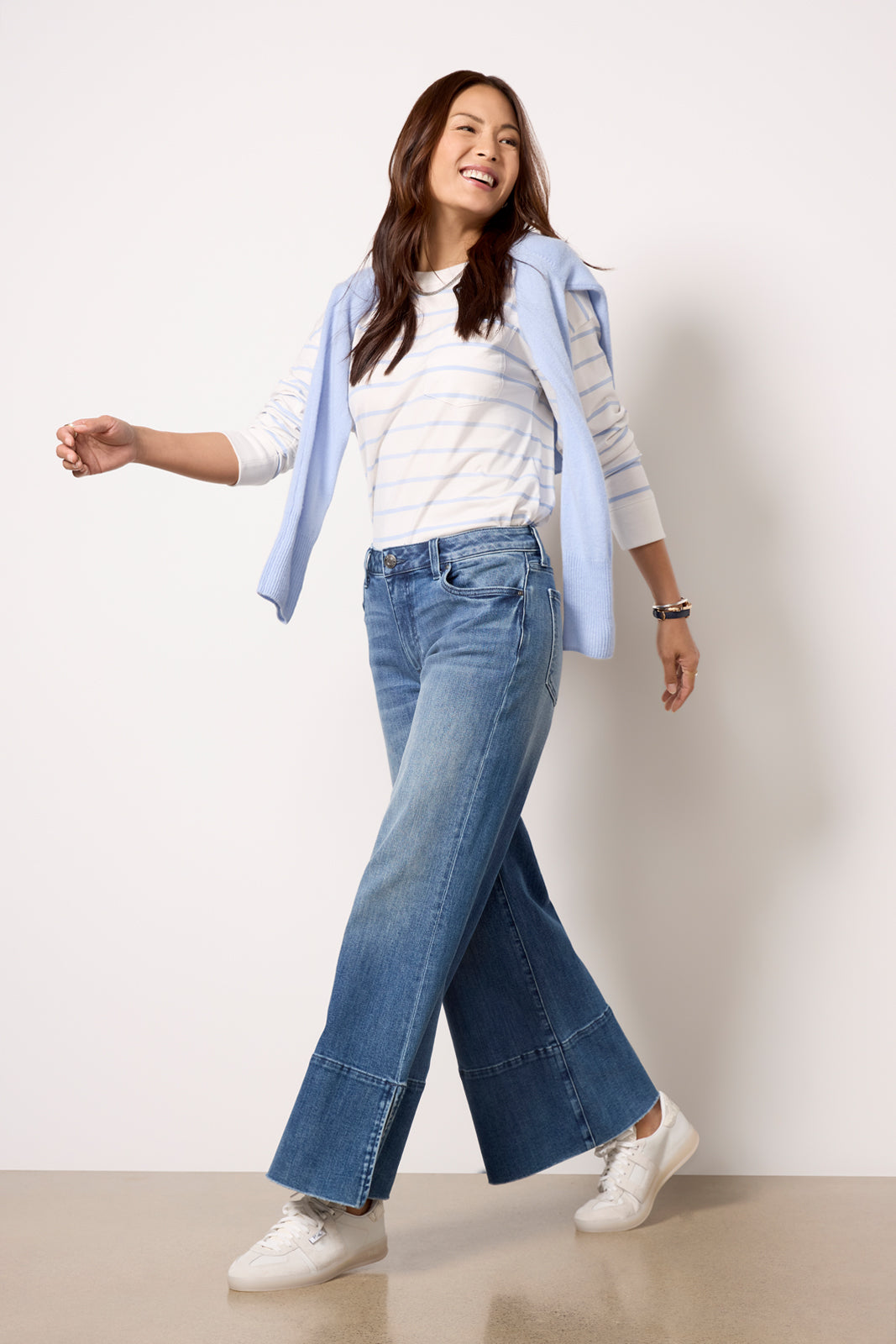 Goldie w Exaggerated Hem