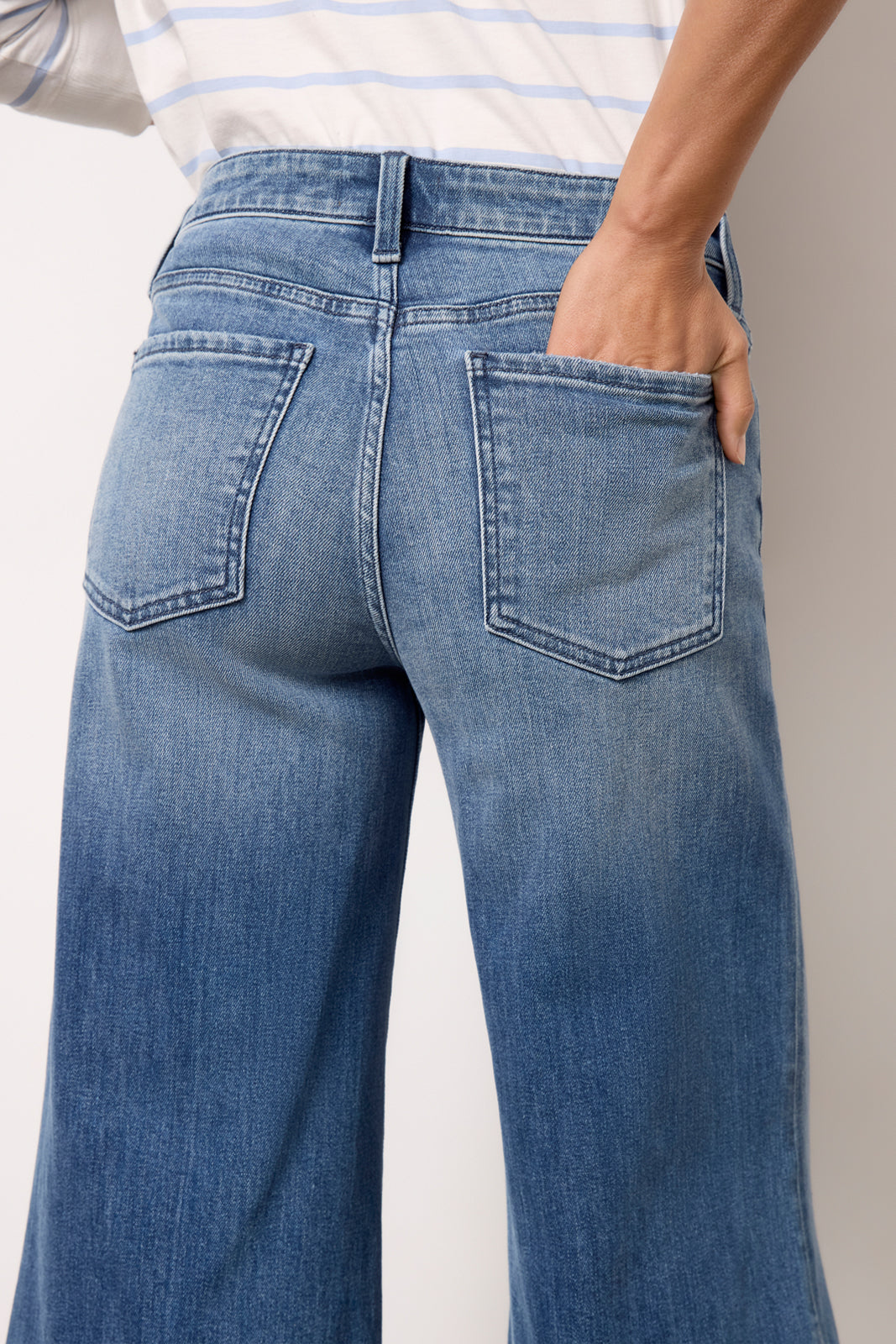 Goldie w Exaggerated Hem