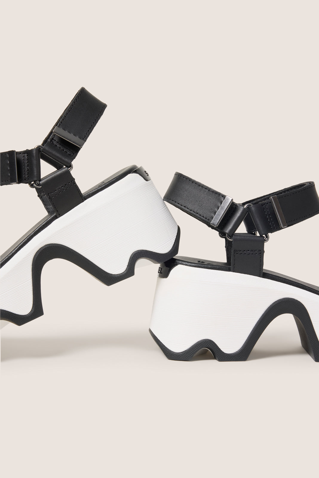 Kinetic Aura Y Strap Sandal