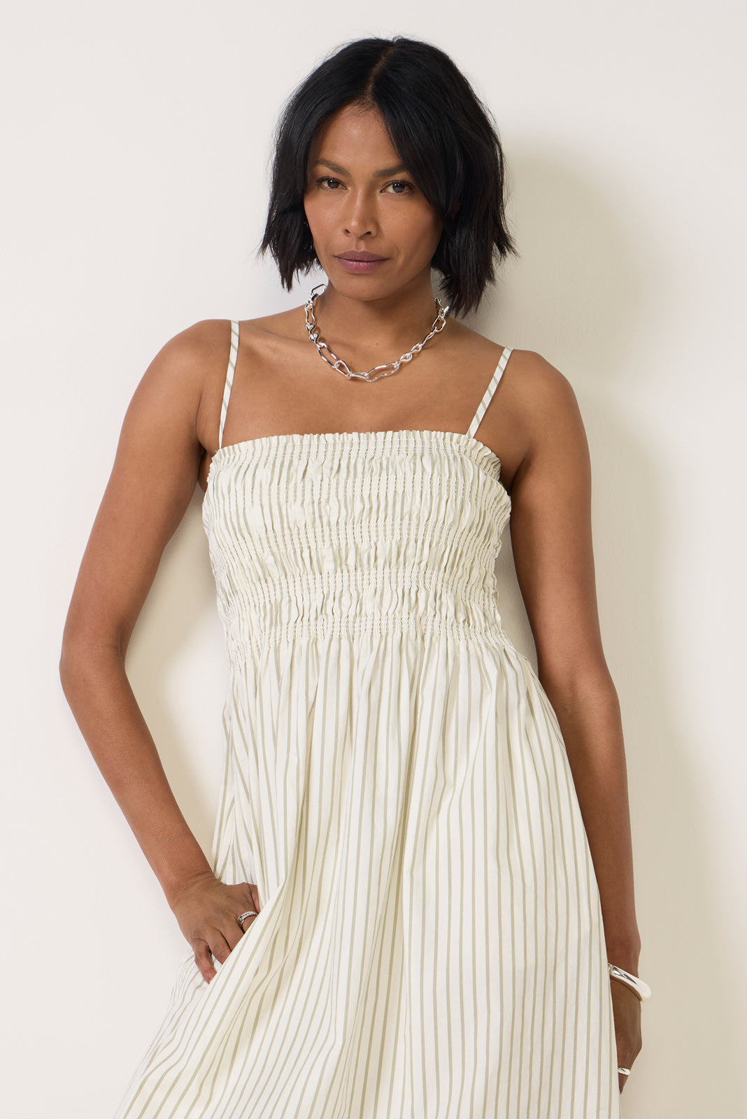 【完売品】サンサカエプチ　Laura smocked dress Bianca Smocked Dress