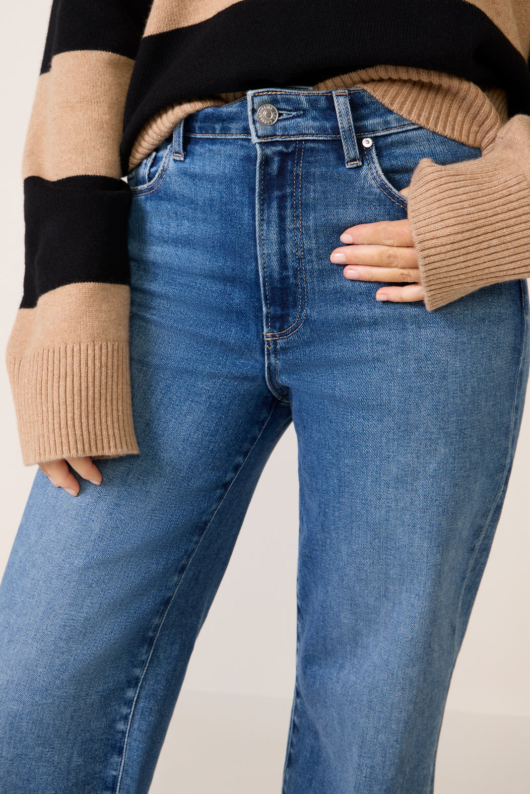 Anessa 31` w Raw Hem Wide Leg Jean