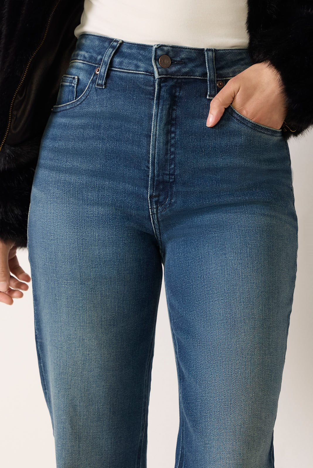 Good True Straight Jeans