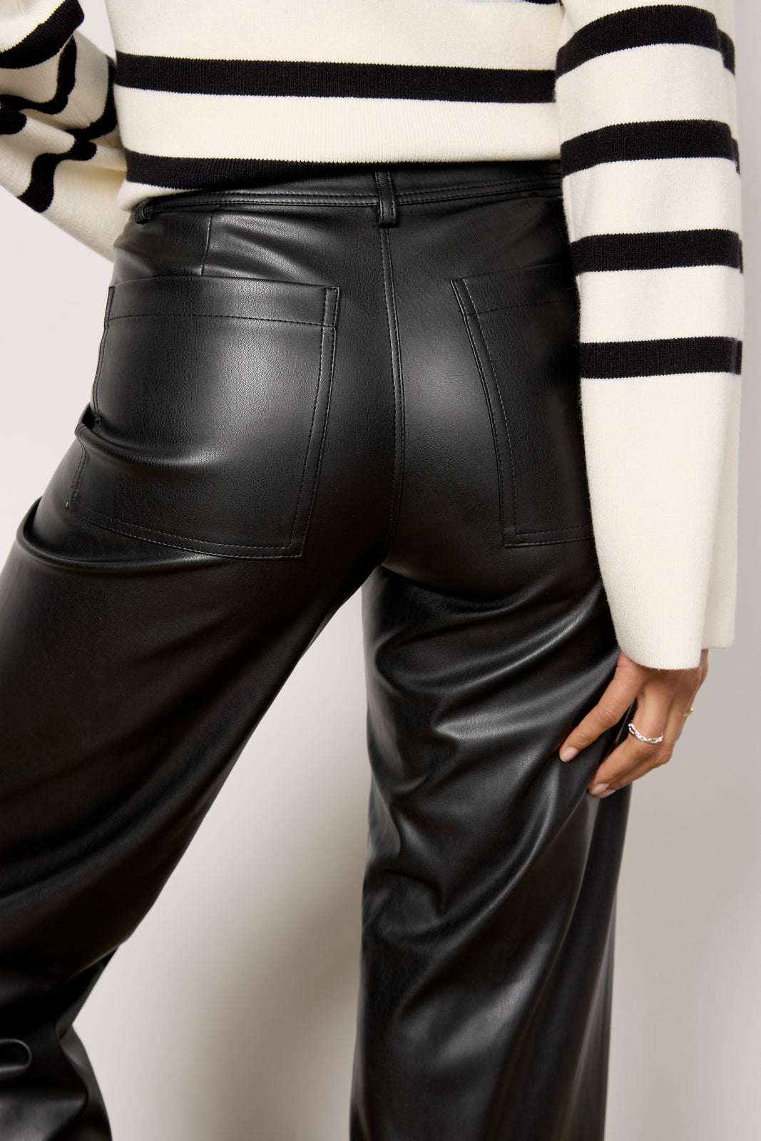 23ss fcrb「SYNTHETIC LEATHER PANTS Mサイズ FCRB 23SS SYNTHETIC LEATHER PANTS Vegan Leather