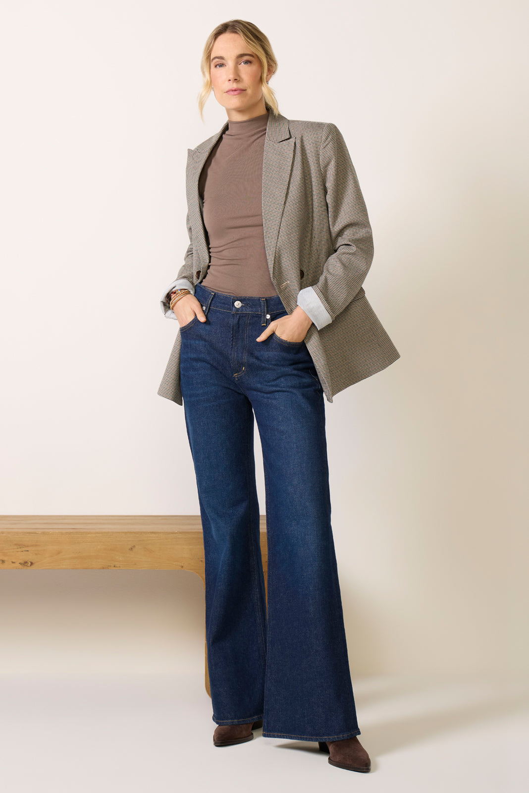 Lira Sleeveless Mockneck