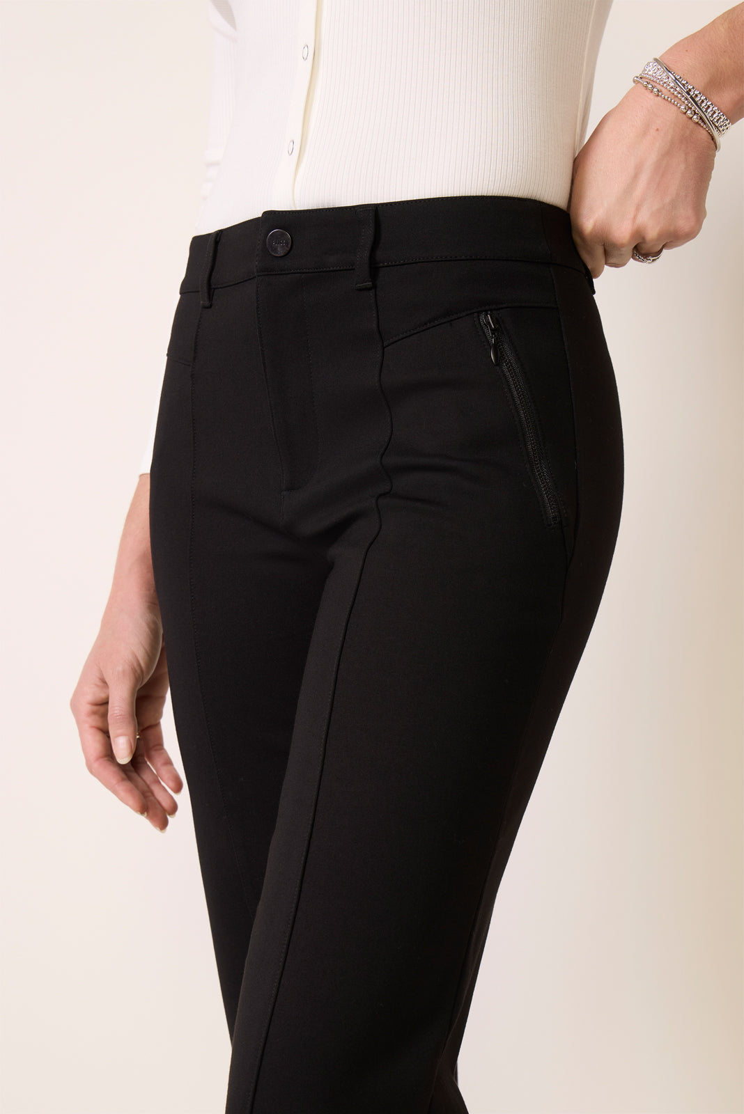 Sofia Ponte W Seam Detail