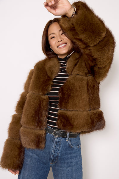 102924_Ecomm_F4CT132MNK_1342_1