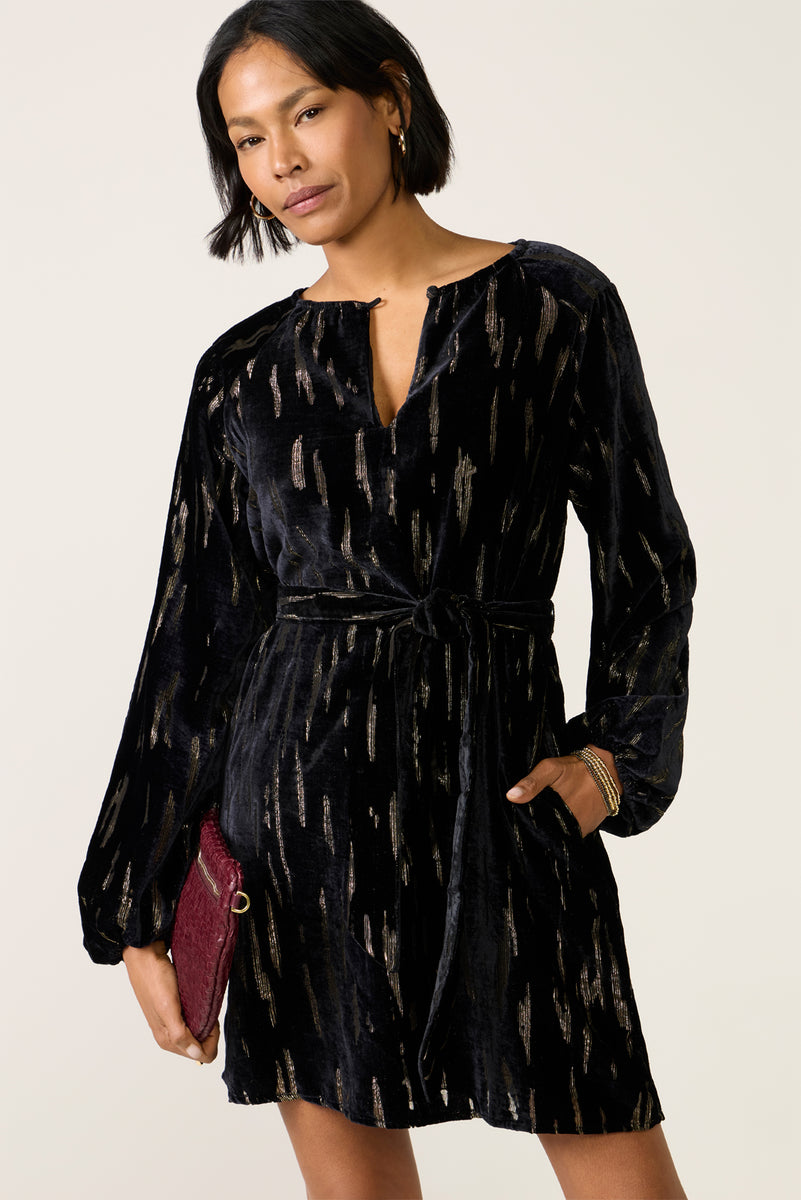 EVEREVE Women's Carina Velvet Shift Dress, Size XL, Black EVEREVE Women's Carina Velvet Shift Dress, Size XL, Black