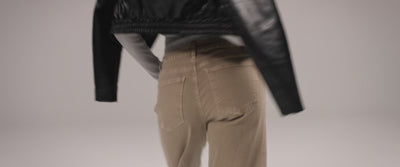 Video of several different women wearing trending fall jeans. 
